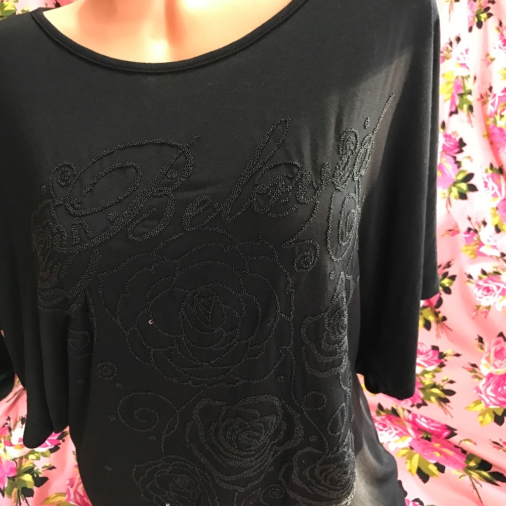 black beaded applique “Beloved” rose print tunic top L - Picture 3 of 7